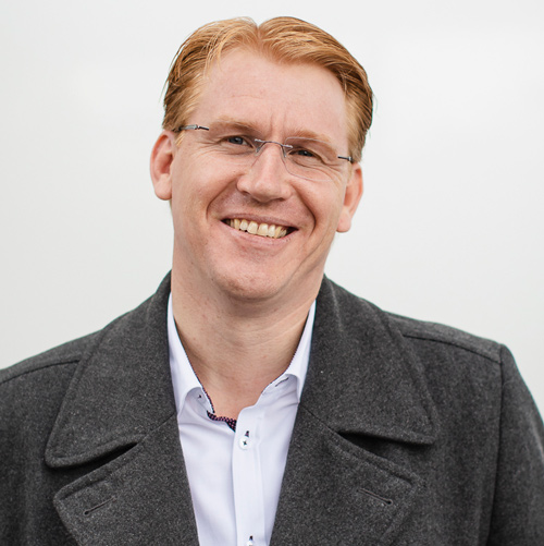 a/prof. craig priest